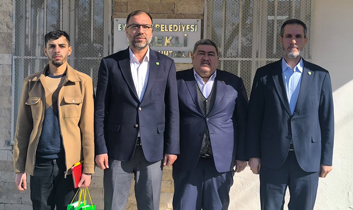 Eyyübiye Muhtarlar Derneği Başkanı Mehmet Kestop'u ziyaret ettik.

Halkın ve mahallenin sorunlarını en iyi bilen, vatandaş ile kamu arasında köprü vazifesi gören muhtarlarımızın önemine dikkat çektiğimiz ziyaretimizde; Şanlıurfa’nın sorunları ve çözüm önerilerini ele aldığımız