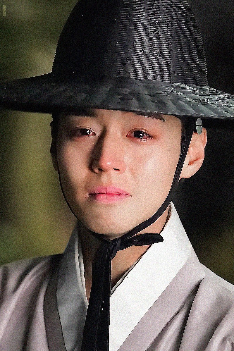 แล้วตอนนี้ที่เกาหลี weakhero คนพูดถึงกันอีกรอบ เพราะเรื่อง 왕가남 The kimg's warden เข้าโรงแล้วมันแมสมากกๆๆๆ แบบ 15 วันทำยอดตั๋วได้ 4 ล้านใบ ประธานาธิบดีไปดู คนแห่ไปเที่ยวเมืองยองวอลสถานที่ในเรื่อง แล้ว คุณยูแฮจิน กับ พัคจีฮุนที่เป็นนักแสดงนำคนชมเยอะมากกก