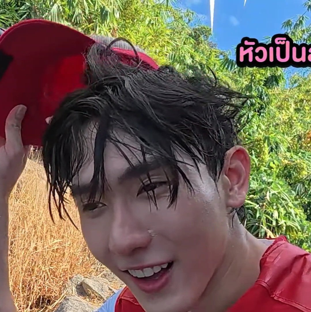 ปะป๊าเดินป่าแล้วยังหล่อพรีเมียมมาก แล้วทำไมซาโตชิลูกแม่หัวเป็นลูกงัวเพิ่งคลอดขนาดนี้ 5555555555555555

GS X FB SHOWREAL #ForceBookShowRealSpecial