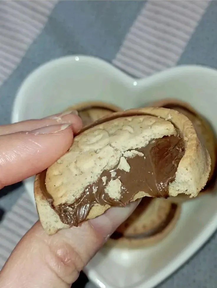 — Nutella biskuit
💌 s.shopee.co.id/8zzs7F4KX6

— Hazulnute coklat
💌 s.shopee.co.id/5fjQ9DgZjn

Literally seenak ituu plis wajib coba.. ini ga mirip biskuit gandum ya, jauh bgttt dari segi rasa apalagi  coklatnya lebih berasa 😭🫶🏻

Cek jg reviewnya di bawah👇