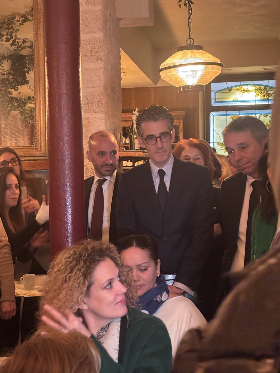 Réunis autour de Rachida Dati pour parler de nos enfants et échanger avec elle, aux côtés de <a href="/BenjHaddadParis/">Benjamin Haddad</a>, <a href="/Jeremy_Redler/">Jérémy Redler</a>, <a href="/JoMissoffe/">Joséphine Missoffe</a> et <a href="/samiabadat/">Samia BADAT KARAM ن</a> et des élus du XVIe arrondissement. Beaucoup de questions, et des réponses plus que convaincantes… Nous comptons sur Madame