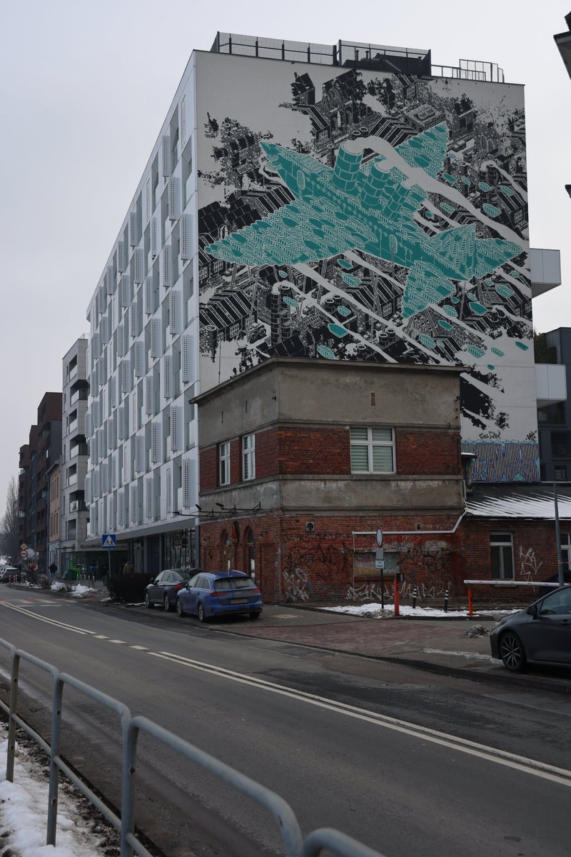 krakow_pl's tweet image. #Krakow #mural #liberator #MariuszWaras #samolot 
Wiecie, że w Krakowie mamy więcej  murali upamiętniających Liberatora?
Przy ulicy Zabłocie elewację budynku zdobi malowidło Mariusza Warasa.
Mural nawiązuje do specyfiki fabrycznych tradycji dzielnicy oraz faktu rozbicie się