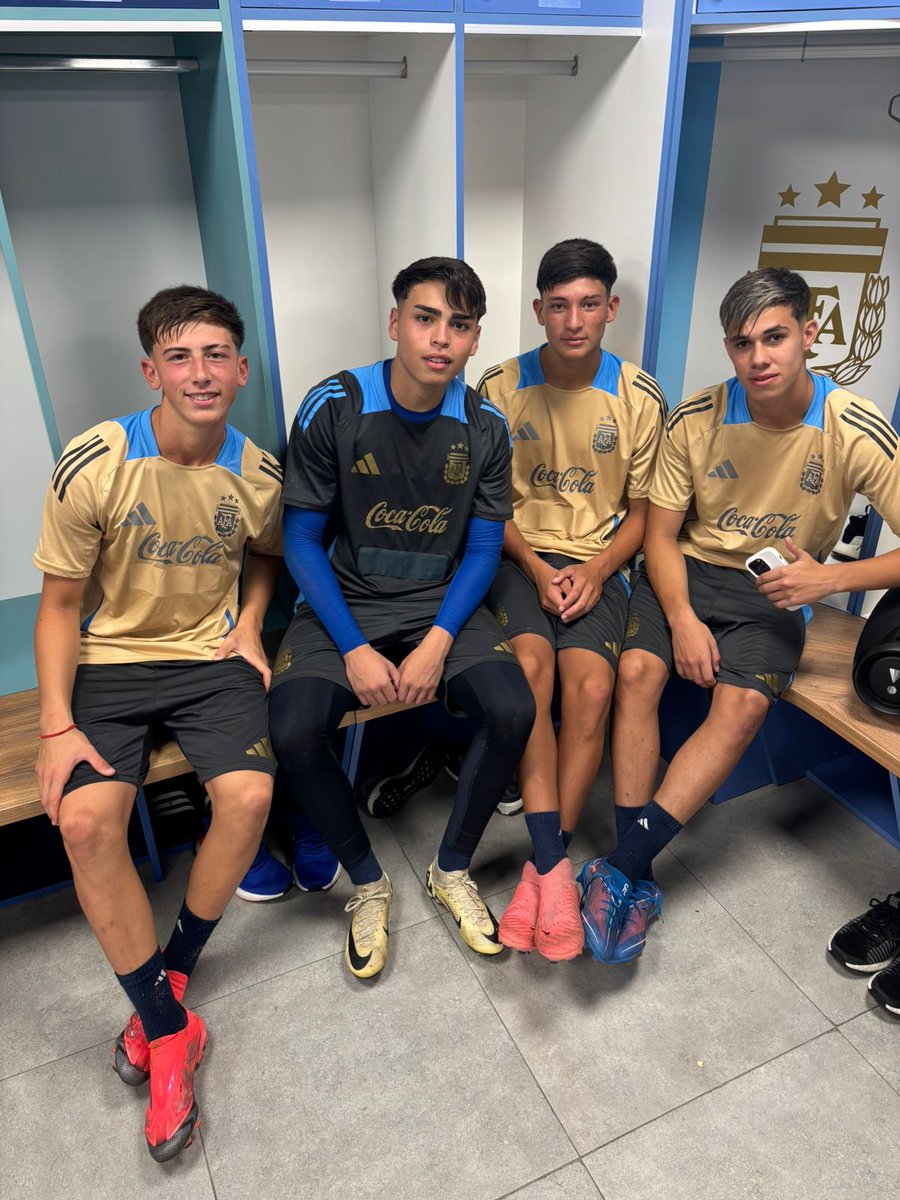 InferioresAAAJ's tweet photo. #AAAJ 🇦🇷 ¡Nueva semana de selección!

🤩 Sebastián Roma, Thiago Acosta, Lautaro Baez y Matheo León, de la séptima de #ElSemilleroDelMundo 🌎, fueron citados a la sub 16. ¡Felicitaciones! https://t.co/VCAaoCyWHK