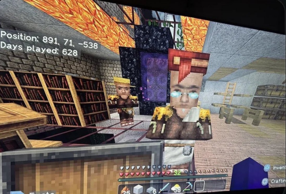 friend keeps telling me to download a texture pack meanwhile everytime i look at her screenshare it’s some shit like this