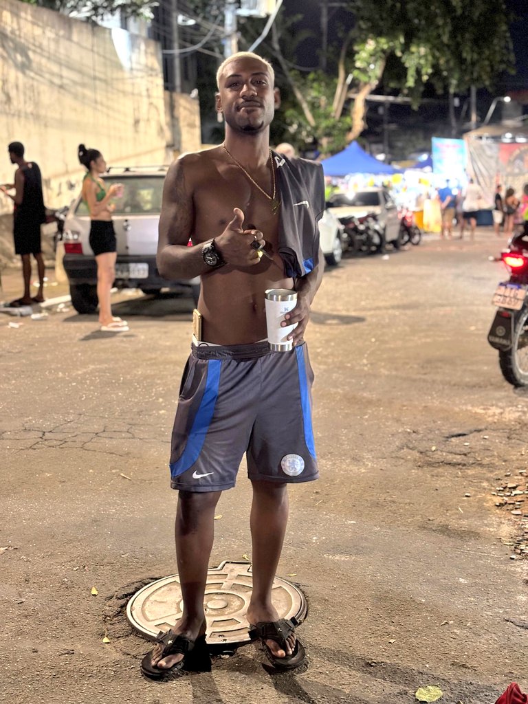 G_bTavares's tweet photo. Offline para responsabilidades, online para o Carnaval. 
#carnaval2026🎭🎉🥁❤️ https://t.co/VdPS9oDcET