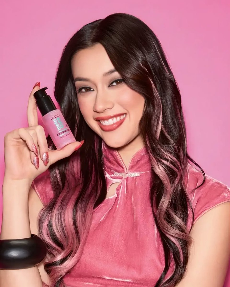 LOOK AT HER SMILE 🥺