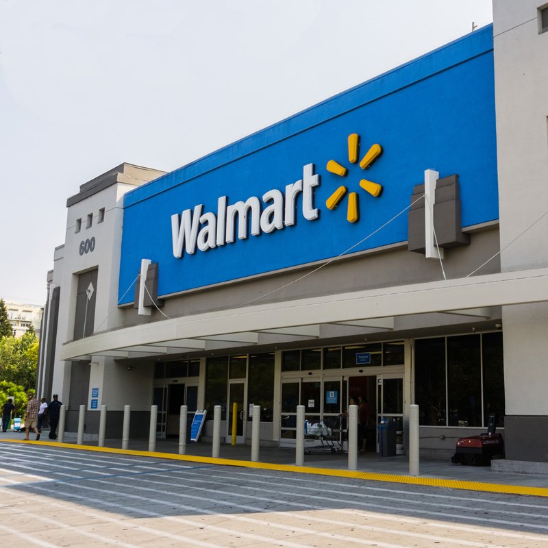 wallstengine's tweet photo. $WMT Q4’26 EARNINGS HIGHLIGHTS

🔹 Revenue: $190.7B (Est. $190.4B) 🟢; +5.6% YoY
🔹 Adj. EPS: $0.74 (Est. $0.73) 🟢
🔹 Global eCommerce: +24% YoY
🔹 OI: +10.8% YoY 
🔹 U.S. Comp Sales (ex-gas): +4.6%

FY Guide:
🔹 Adj. EPS: $2.75–$2.85 (Est. $2.97) 🔴
🔹 Net Sales (cc): +3.5% to +4.5%
🔹 Adj. Operating Income: +6.0% to +8.0%

Q1 Guide:
🔹 Adj. EPS: $0.63–$0.65 (Est. $0.68) 🔴
🔹 Net Sales (cc): +3.5% to +4.5%

Capital Return:
🔹 Buyback Authorization: new $30B program (replaces remaining prior authorization)
🔹 Dividend: raised 5.3% to $0.2475/share (payable Apr 6, 2026; record Mar 20; ex-div Mar 19)