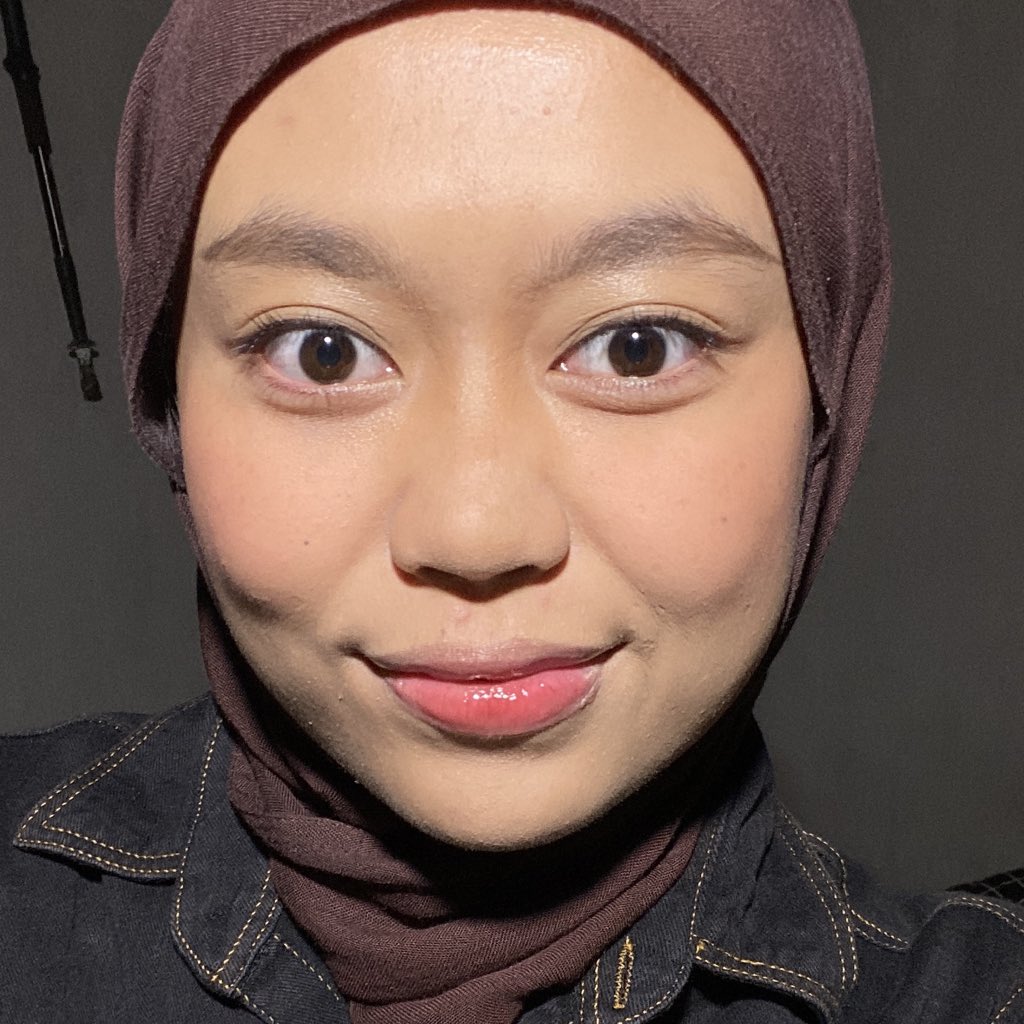 ngabuburit tapi gamau keliatan pucet? pake skintint ajaaa biar sat set!✨🤍