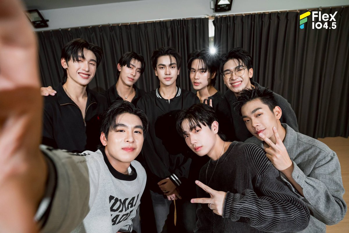 อาการมันเป็นยังไง ไหนบอกหมอซิ 💘 ก็อาการมัน “เหลวเป๋ว (MELTED)” จนทรงตัวไม่อยู่เมื่อเจอวง 𝐢𝐙 ตอนนี้ไงล่ะ! มาฟังหนุ่ม ๆ เม้าท์มอยเรื่องซิงเกิลใหม่แบบเอ็กซ์คลูซีฟ พร้อมโชว์เสน่ห์ที่หาดูที่ไหนไม่ได้นอกจากที่นี่! ในรายการ Flex Talk และ #Flex1045xiZ

🔴กดดู LIVE เลยทาง Youtube