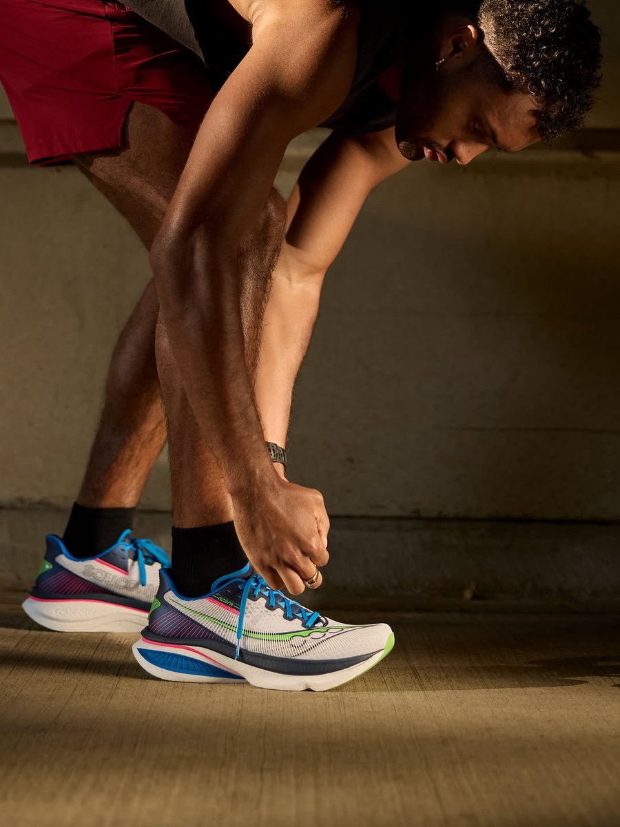 shoesalphageek's tweet image. ⚡️ The all-new Saucony Endorphin Azura delivers responsive, plate-free speed for everyday runners. Lightweight. Smooth. Built to move. 🏃‍♂️🔥

#runningshoes #sneakerhead #runlife #fitnessmotivation #roadrunning