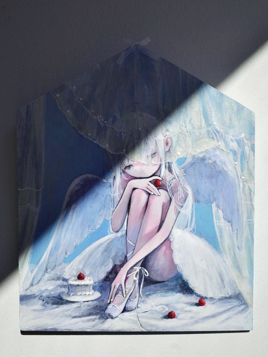 最近少しずつ岩彩に挑戦しています。 この絵では、纱の部分に水晶も