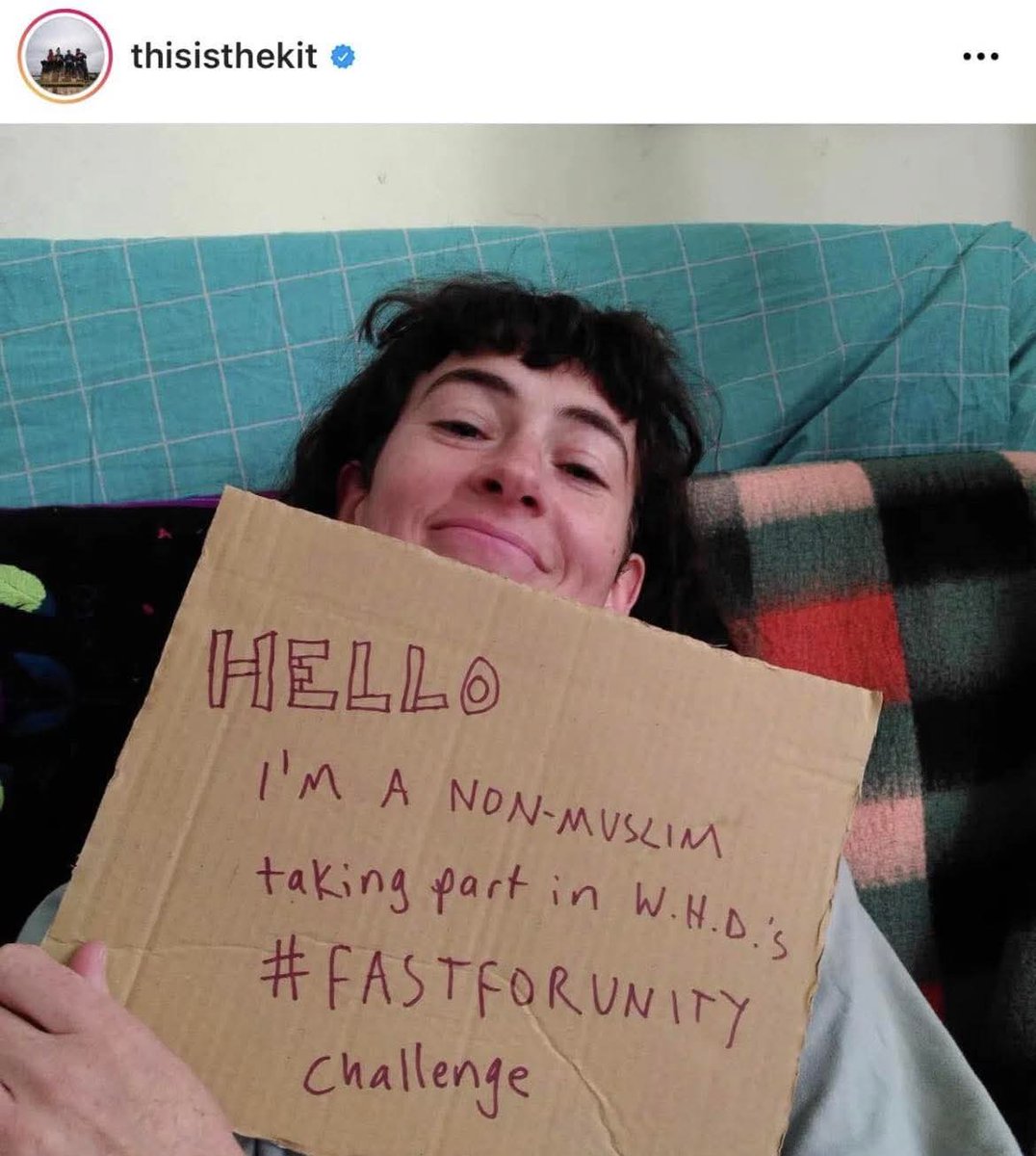 حالا شما برید روزه خواری...
به قول مرحوم آیت‌الله حائری، خوبان عالم برای ما و بدان ما برای شما!

این دومین سال متوالی است که من در این چالش برای ماه رمضان شرکت می‌کنم.
من دریافته‌ام که با تغییر کامل لباس به مدت یک ماه و صرف زمان و فضا برای فکر کردن به کاری که انجام می‌دهم و نحوه