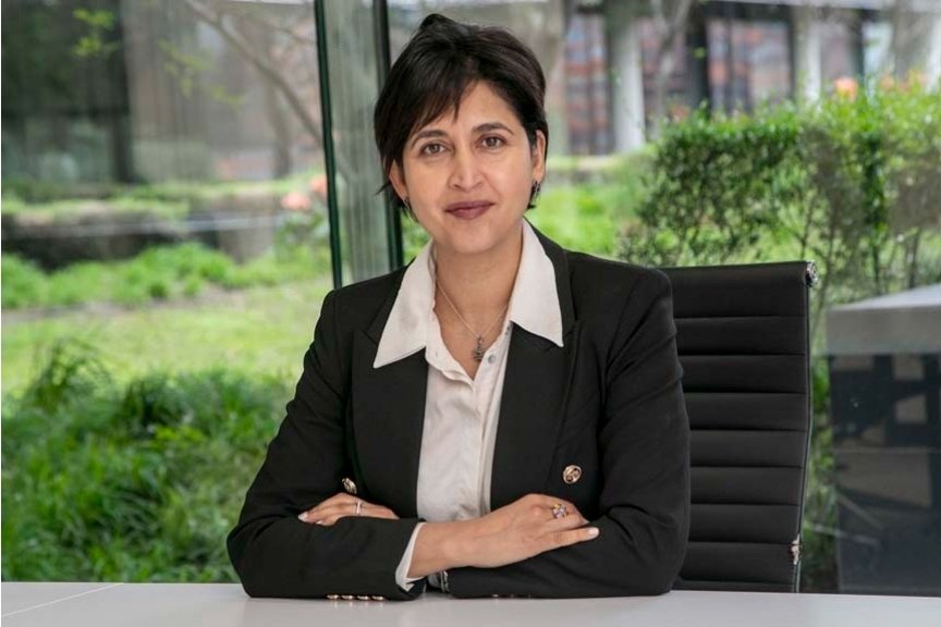 _mpolie's tweet image. This Lady doesn't play when it comes to paperwork, akadlali!
#MadlangaCommission