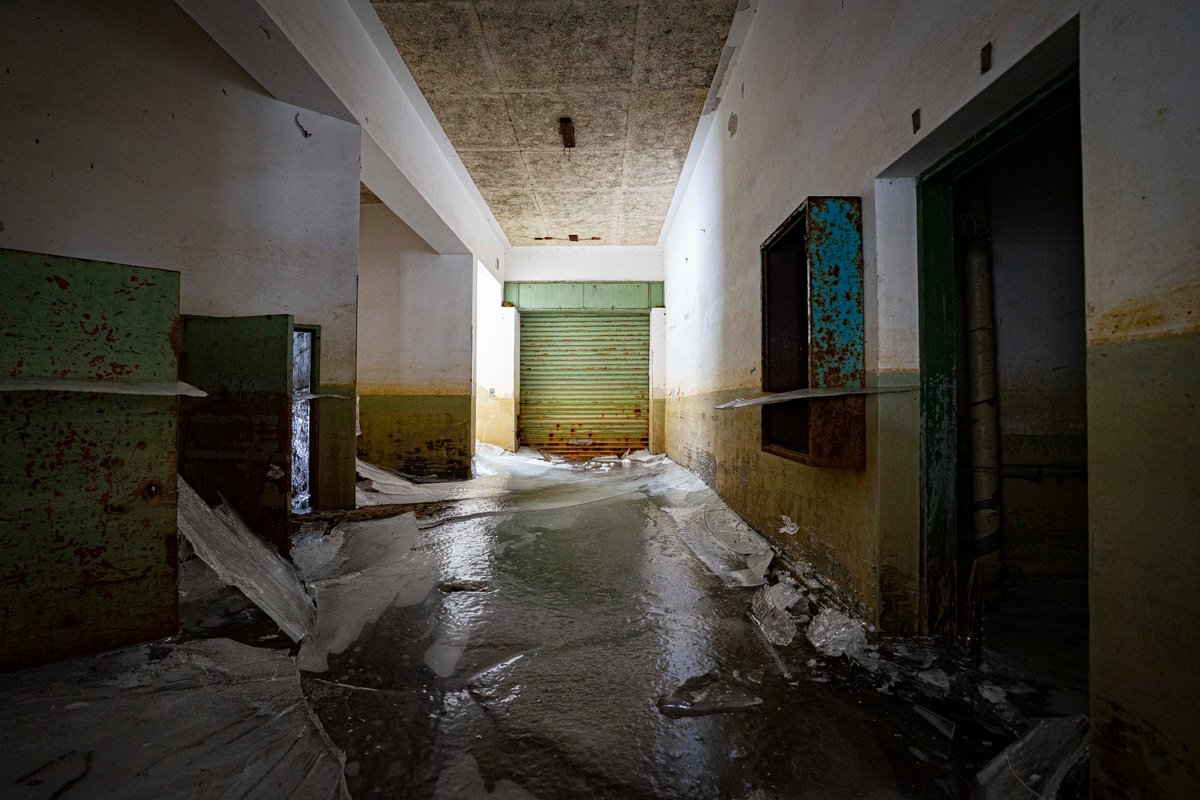 komamasa's tweet image. 氷の世界の廃墟は幻想的で好き
＃Urbex　#廃墟　＃abandoned