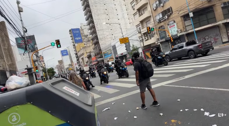 Che <a href="/Kicillofok/">Axel Kicillof</a> va a seguir dejando que Bullrich le intervenga la provincia? O Avellaneda ya directamente se convirtió en un barrio porteño y no avisaron?