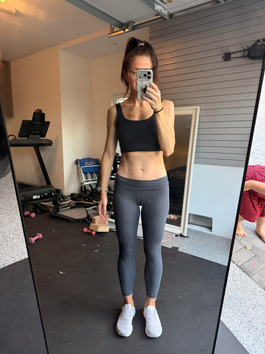 Nursekatejohn's tweet image. 9 weeks pregnant with my 5th baby in 6 years. 

Not a lot of changes on the outside, yet.