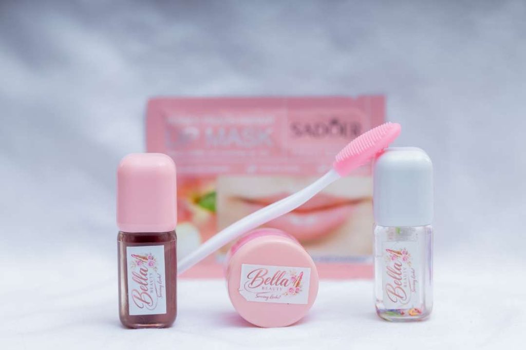 prlsofuganda's tweet image. As we fast… if your brand needs product coverage that actually makes people want to buy 👀📸 hit me up. Let’s create magic.

Also Ladies, tap in and support my client 
Bella Beauty 💕
Lip therapy. Gloss. Face masks. Soft life essentials.

DM for more details 💌