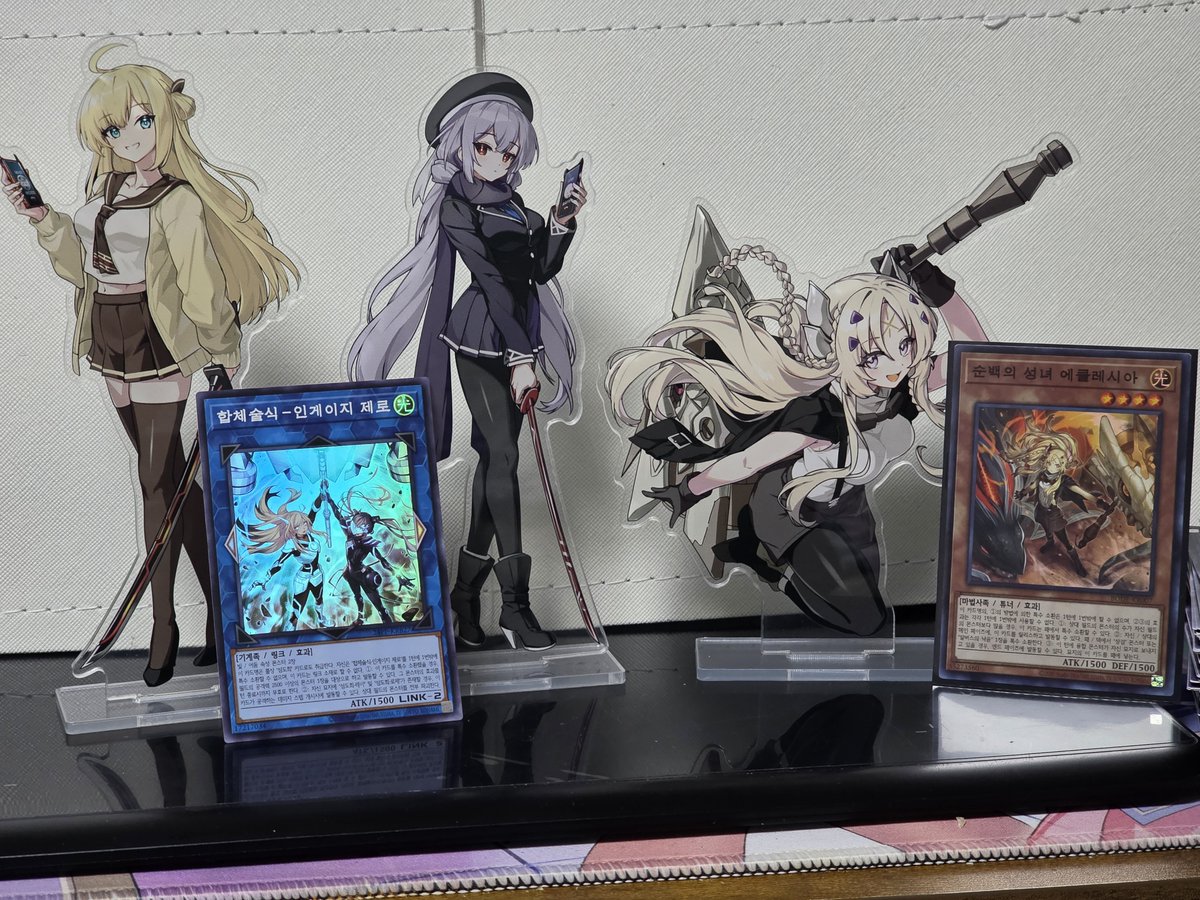 KINTEX에서 열리는 2월 일러스타페스 C32 점심엔 순대 부스에서
유희왕중심으로 지쿠악스 젠존제 소량 취급합니다