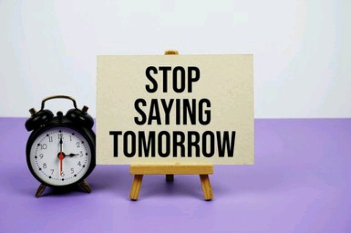 Stop saying I’ll start tomorrow.

Tomorrow is busy.
Tomorrow has meetings.
Tomorrow is broke too.

Start today…
or keep crying like your WiFi is slow.  💛