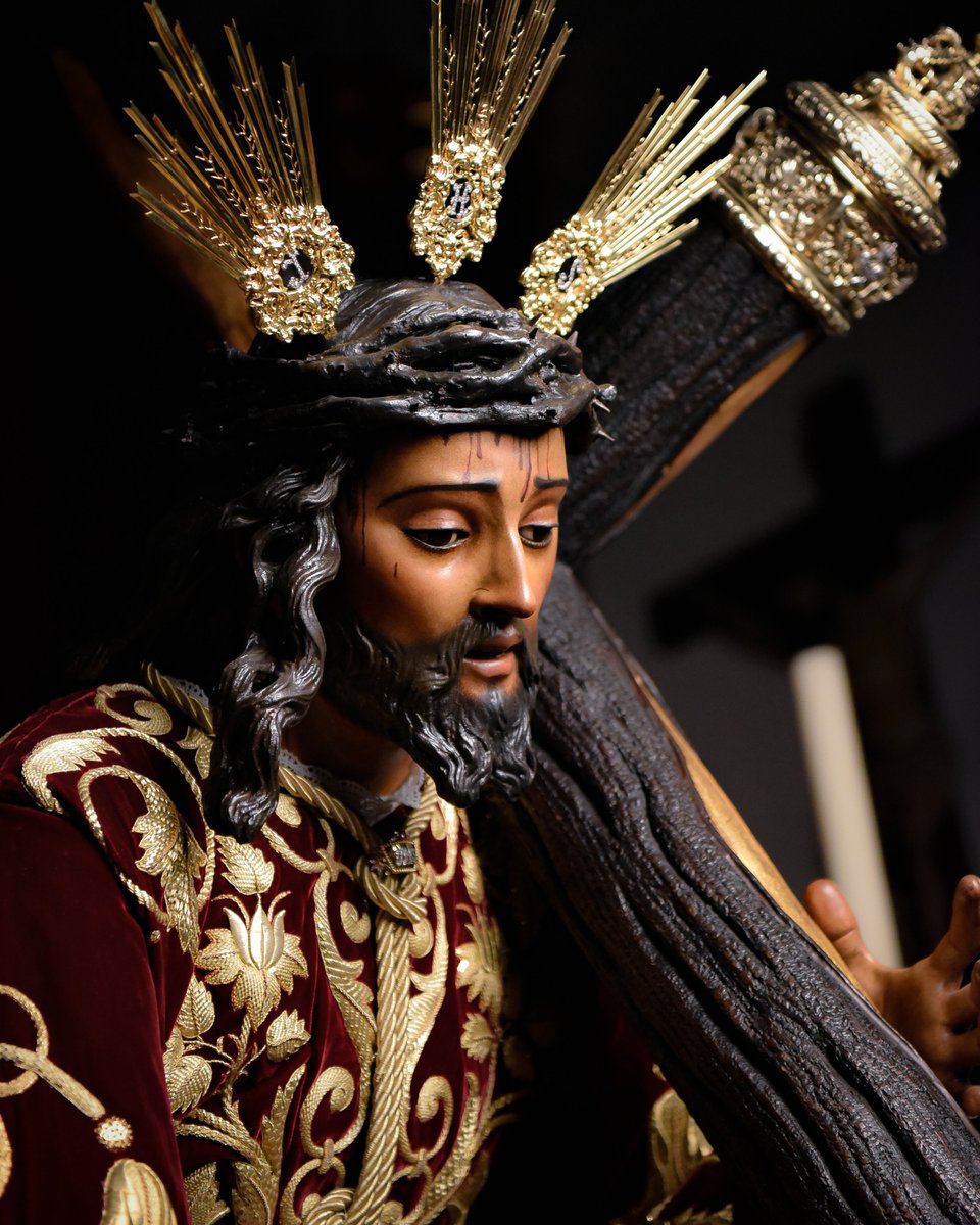 La belleza del Santísimo Cristo de las Tres Caídas

<a href="/EspDeTriana/">Esperanza de Triana</a>