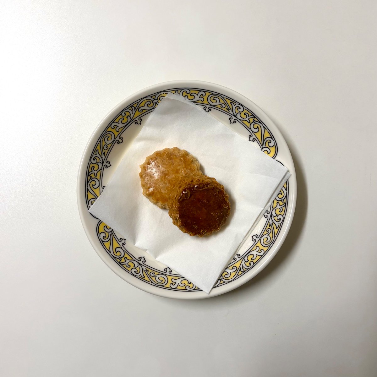 elskerkaffeK's tweet photo. 美容師さんから、今日開いてるから行ってきなとおすすめされたkinonedo。優しいサブレはもちろん、マロンのスコーンがものすごく美味しかった…。 https://t.co/EPTjkBhMJk