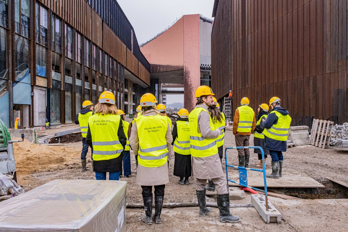 1 immeuble, 1 œuvre tweet media