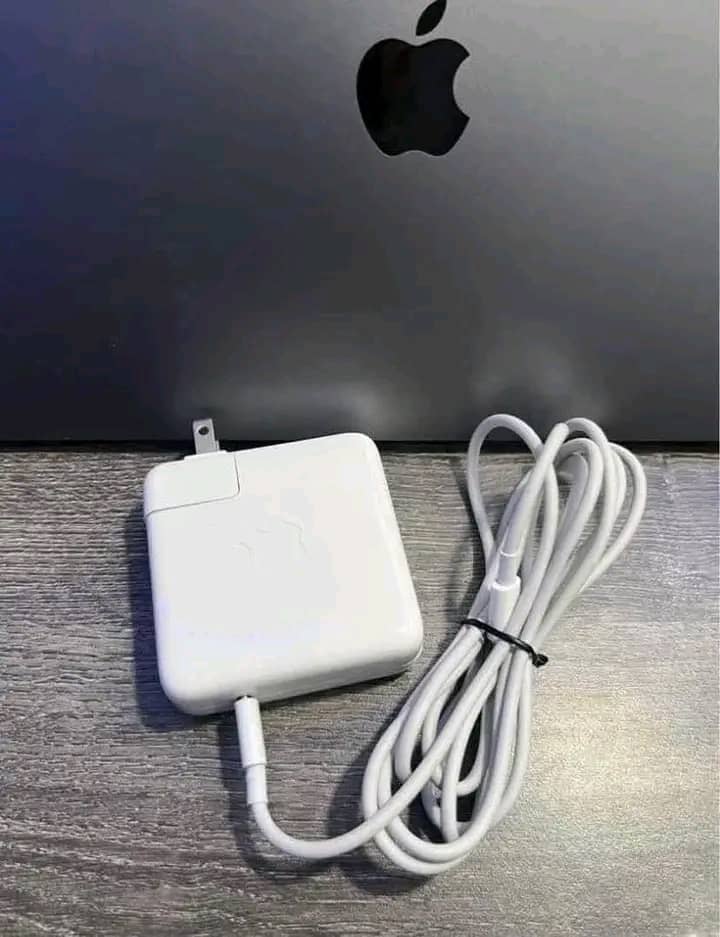 LidiaRay45231's tweet photo. Hi everyone ❤️
I recently upgraded to a MacBook Air 2025, so I’ve decided to give out my MacBook Air 2023 to someone who truly needs it but can’t afford one at the moment.
It’s in very good condition and comes with its original charger.
This is coming from a place of kindness, DM https://t.co/Tqk1HjsqHL