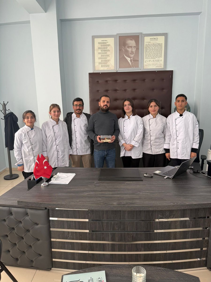 Kulp MTAL Yiyecek İçecek bölümü öğrencileri, ilçemizdeki kurumları ziyaret ederek Ramazan’ın paylaşma ruhunu yaşattı.
Emek veren herkese  teşekkür ediyor; paylaşmanın çoğalttığı güzelliklerin daim olmasını diliyoruz.
<a href="/hhemm21/">MEHMET (ZÂHİD) ŞİMŞEK</a> <a href="/burakakeller/">Burak AKELLER</a> <a href="/dbakirvalilik/">T.C. Diyarbakır Valiliği</a> <a href="/sadoglu_salih/">Salih Sadoğlu</a>