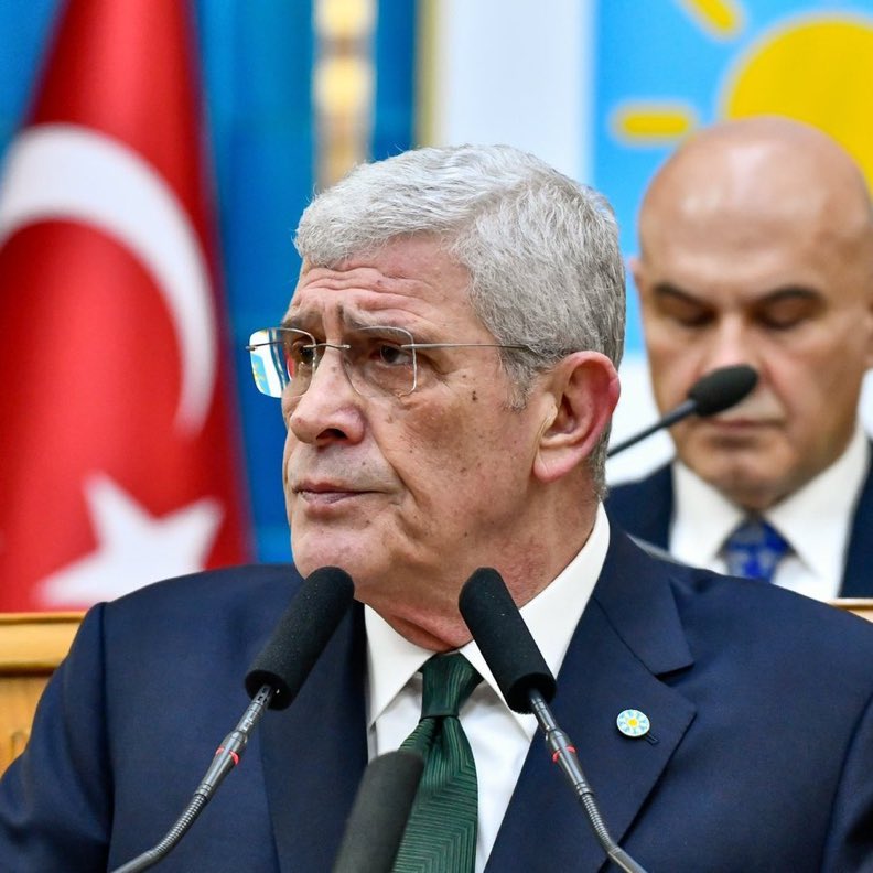 Müsavat Dervişoğlu 'ortak rapor' hakkında konuştu:

"Raporda bir kere bile 'Türk milleti' kavramından bahsedilmiyor. Cumhuriyeti kuran iradeden bahsedilmiyor.

Türk, Kürt, Arap gibi üç unsurdan bahsedilelerek, yeni bir millet tanımı yapılıyor.

Bu rapor Öcalan'a meşruiyet