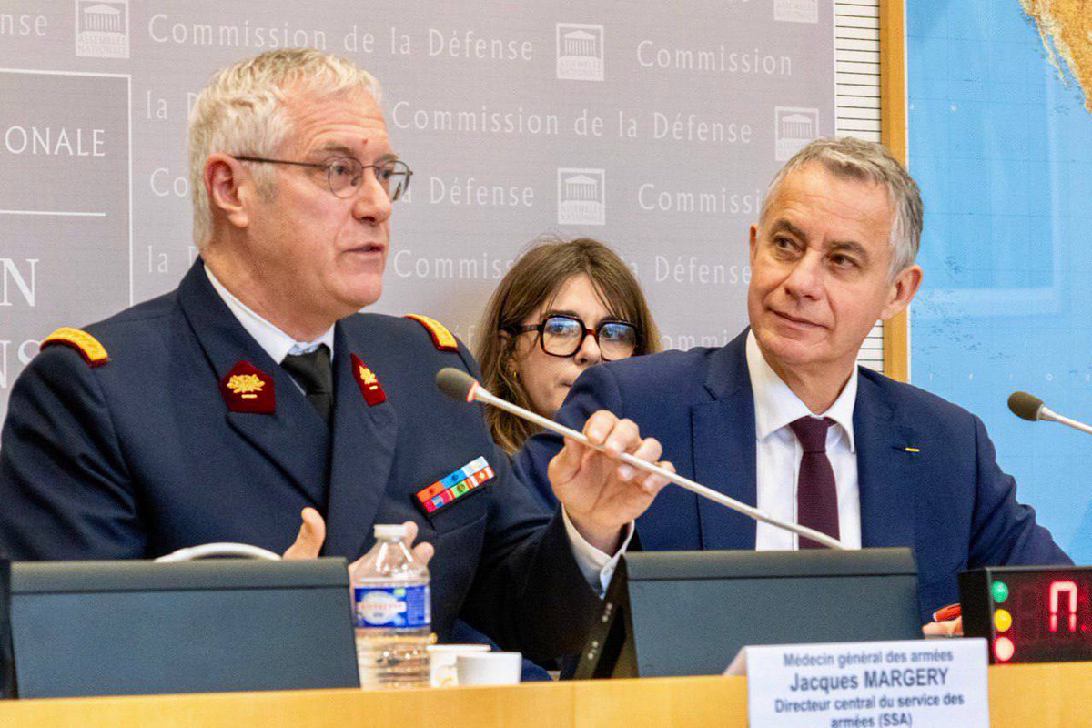 🇫🇷 Continuons d’accompagner la transformation du <a href="/santearmees/">SantéArmées</a> !

14 500 personnels civils et militaires, appuyés au quotidien par près de 4 500 réservistes, accompagnent à travers le SSA nos militaires tout au long de leur carrière (médecine des forces, suivi médical régulier,