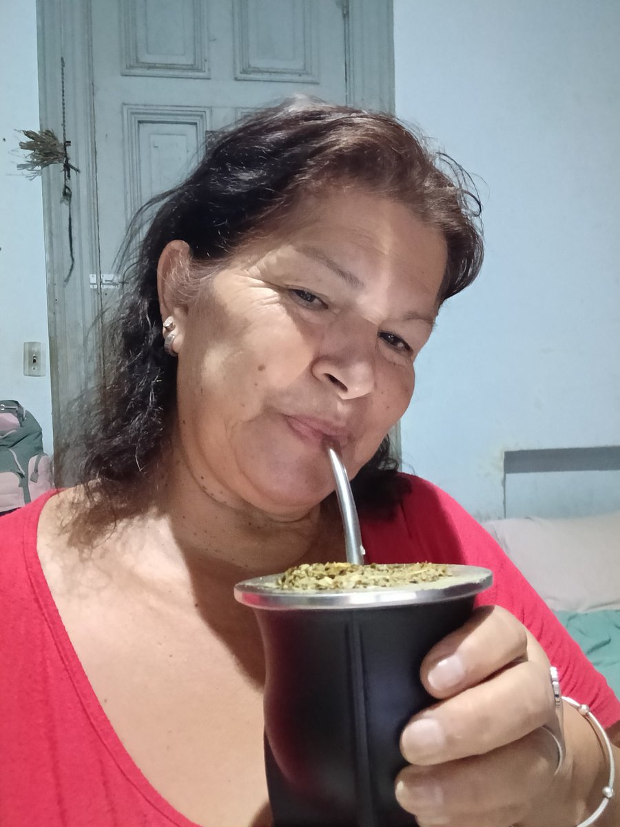 María Rosa Santos tweet media