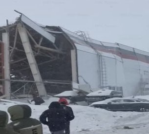 д. Гребенкино. Липецкая обл.
Чудовищно!!! Крышепад!!!😱😱😱
Рухнула к херам крыша завод «Моторинвест», где ведется крупноузловая сборка электромобилей марки Evolute - он же китайский Dongfeng.
МАССОВО у путинских. 🤦‍♂️
Пятеро пострадавших, остальных ищут под завалами...