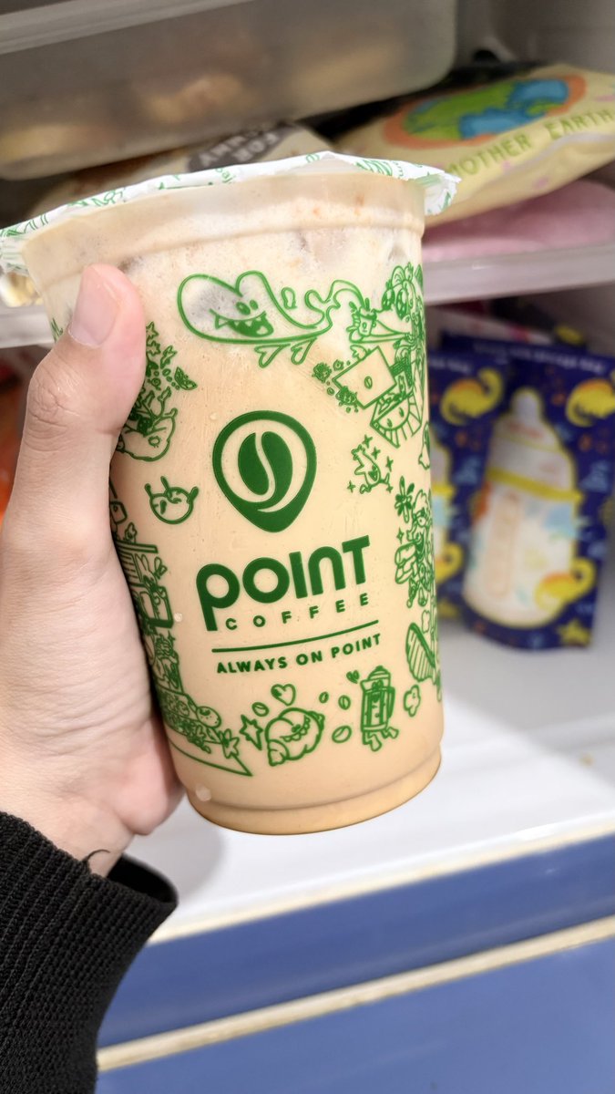 anditrul's tweet photo. Niat puasa banget sih tadinya w pikir tahun ini bisa full karena after postpartum belum haid lagi. Jebule day one bgt malah dpt. Dgn kesadaran penuh langsung beli kopi🤣 https://t.co/80VKE911jT