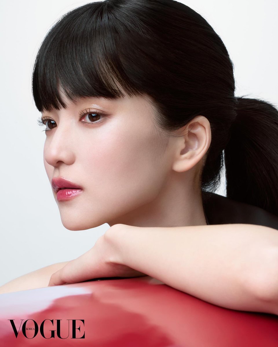 2021                  vs                2026

                프라다 ~ 김태리🤤🤤