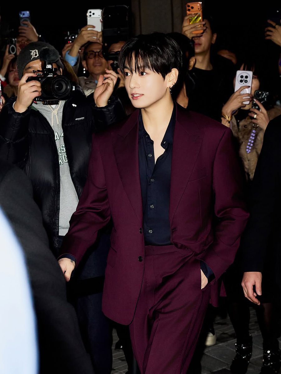 หล่อขนาดนี้ได้ไงวะ