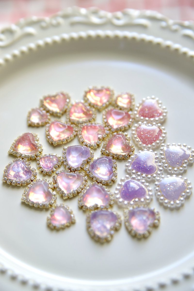 💖新カラーが仲間入り💖  

きらきらのピンクとパープル✨  
ヒロインのような可愛さを  
ぎゅっと詰め込んだハートです💫  

横から見ると宝石みたい…🥺💎  

委託先、ニュースタア大阪店にてお迎えいただけます🕵️‍♀️🩷💜