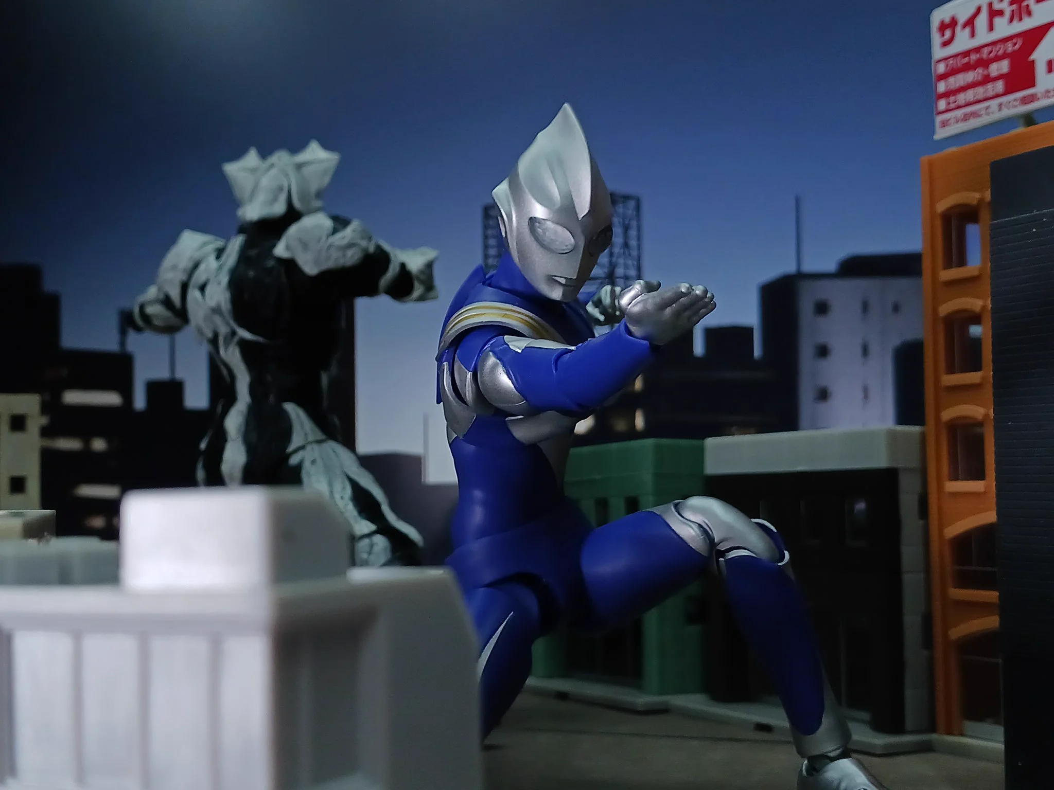 ウルトラマンコスモスのスーツアクターが幼いファンを優しく助けた温