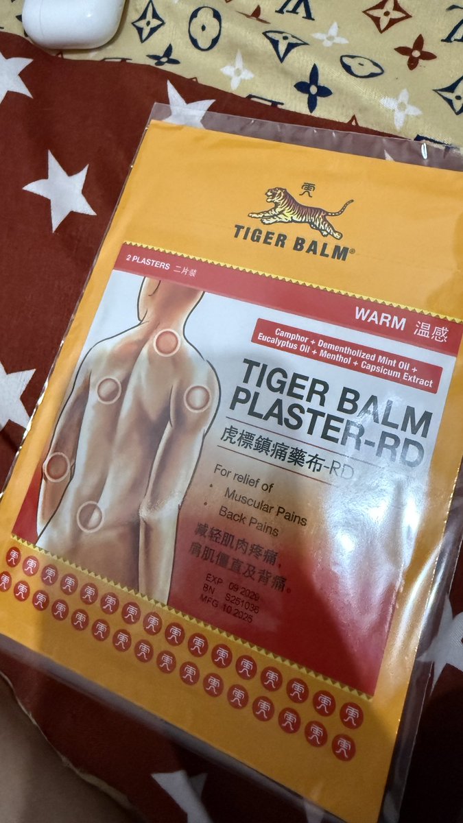Lagi kong sinasabi na hindi pa nag ssink in sakin na mag27 na ko this year. Feeling ko 20 years old pa rin ako ganurn! 

Not until my back pain occurs. Tiger balm tuloy ang atake ko ngayon