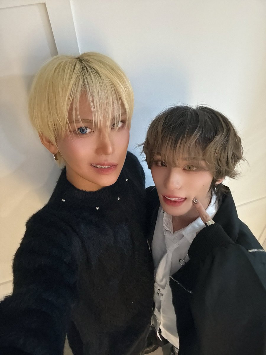 🐒🦊 hyun's birthday letter to haru:

hi, our maknae haru! this is hyunnie hyung, who's so, so, so, so, so happy that we get to celebrate your birthday again after another new year's together.
somehow, i can't believe that, since our debut, our members' birthday cycle has already