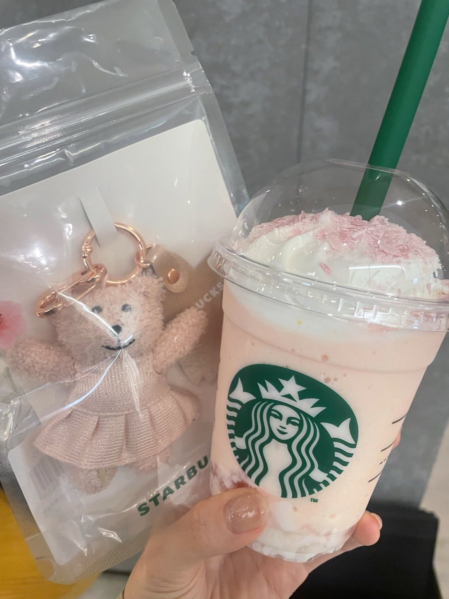 anz__world's tweet photo. 毎年スタバのさくら楽しみにしてる桜大好き🌸🌸🌸桃おいしかった🍑

このくまの顔がなんともいえなくて絶対欲しかったからゲットした🙂‍↕️ https://t.co/C7J2UZA8NA
