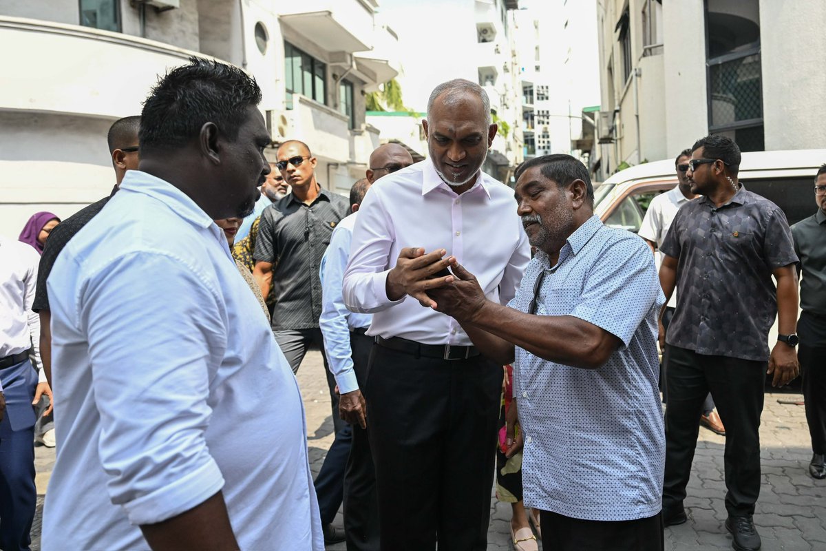 MariyamZulfa's tweet photo. Mafannu Hulhagu candidates for Local Council were honoured to have President Dr @MMuizzu join the campaign trail today. A new era in local governance awaits for @MaleCitymv. With @Moosa_A_Jaleel as Mayor the new team will serve the people with 💯 integrity and commitment ❤️. https://t.co/LgsYRZX5kB