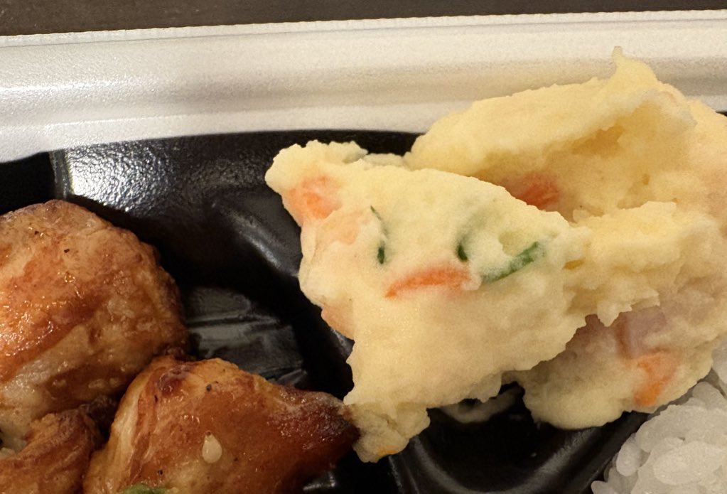 お弁当のポテトサラダがお怒りのひよこだった時の写真