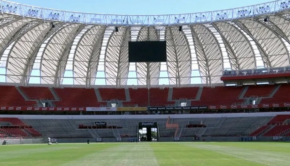 Acho que já está na hora de começarmos a pensar em pintar aquele setor atrás do gol na Popular. Esse cimento puro é muito feio.

Bora se agilizar <a href="/BarcellosSCI/">Alessandro Barcellos</a>