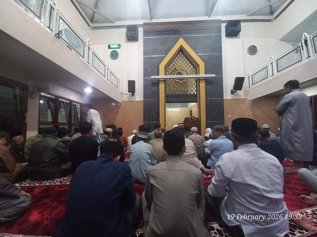 #Ramadhan1447 2

"Waspada (taqwa) selalu disyaratkan pada siapapun yang ingin menemui-Nya setiap waktu..setiap manusia lahir memilki waktu &amp; rizki yang adil, lalu yang membedakan adalah satu manusia berjalan dengan penuh kelalaian &amp; keabaian, sedang manusia dengan kewaspadaan"..