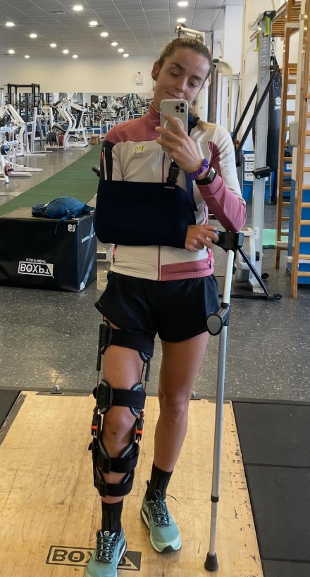 RNEdeportes's tweet photo. 🥉BRONCE HISTÓRICO DE @aniitaalonso

⛷️@aniitaalonso logra la primera medalla de España 🇪🇸 en @milanocortina26 

🤯La atropellaron en septiembre, ha competido con los ligamentos rotos, pero ha vuelto para hacer HISTORIA

#JJOOInviernoRTVE #MilanoCortinaOlympics2026 https://t.co/rRB3P2kugk