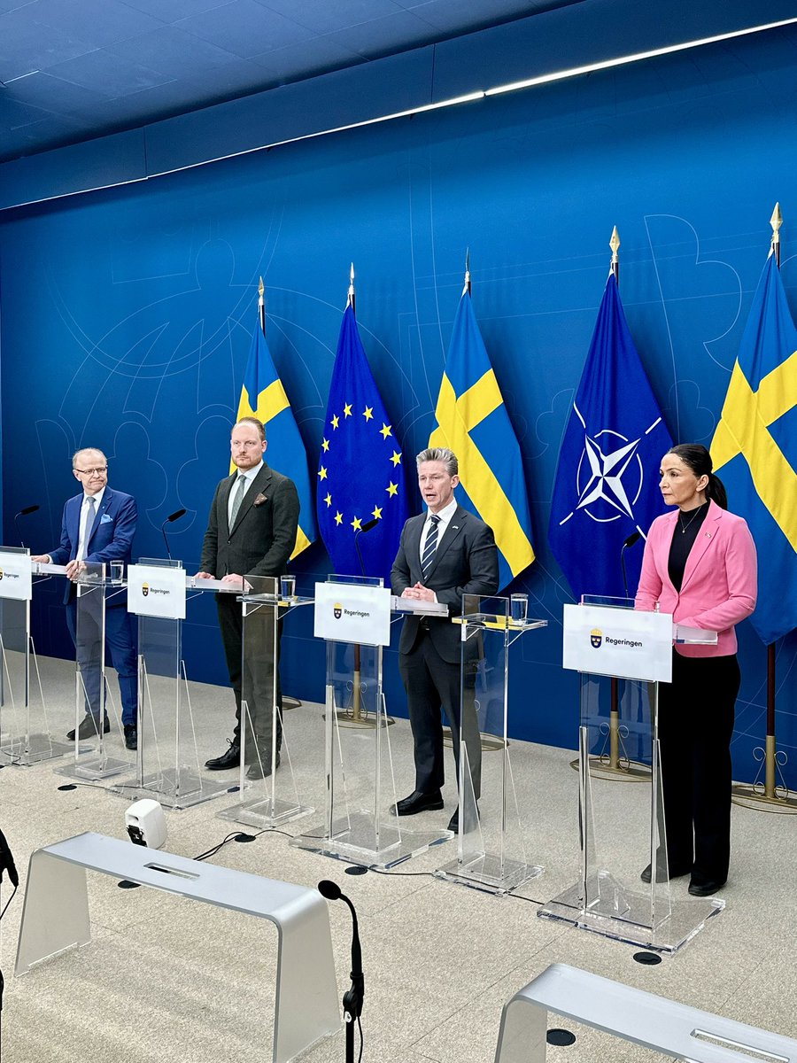 🇸🇪🇺🇦 Sweden presents its 21st military support package to Ukraine, worth approximately USD 1.4 billion. The focus is clear: newly manufactured air defence systems, long-range capabilities and ammunition to meet Ukraine’s most urgent operational needs. (1/4)