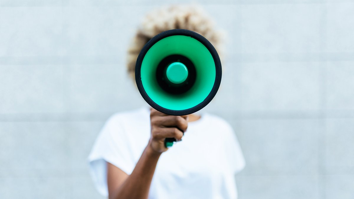 A la cárcel por insultar a sus vecinos con un megáfono de madrugada durante dos años
20minutos.es/gonzoo/blogs/b… Una mujer con malas pulgas. 😱