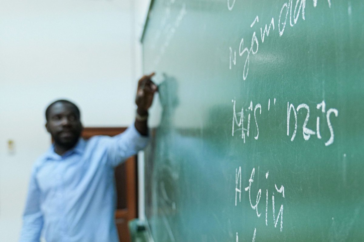 Centro Cultural de España en Bata tweet media