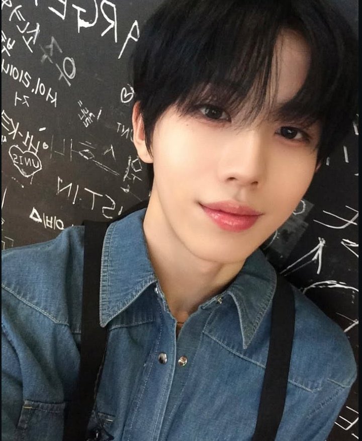 sellinselle's tweet photo. 에잇턴 윤규 싸인폴라 양도

250306 레고 청청 
251019 일렉하 레더+후드 

제시주세여 
https://t.co/wqrexRy02Y

8turn pc poca sell 싸폴 포카 콘서트 signed polaroid yungyu https://t.co/t0hDubeWrg