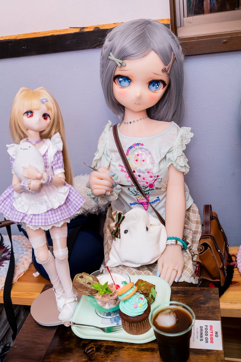 今日チョコミントの日なのね！🍫🌿
チョコミントコーデでチョコミントスイーツ食べるひなちゃ(*´˘`*)
去年9月のツバキヤさん✨